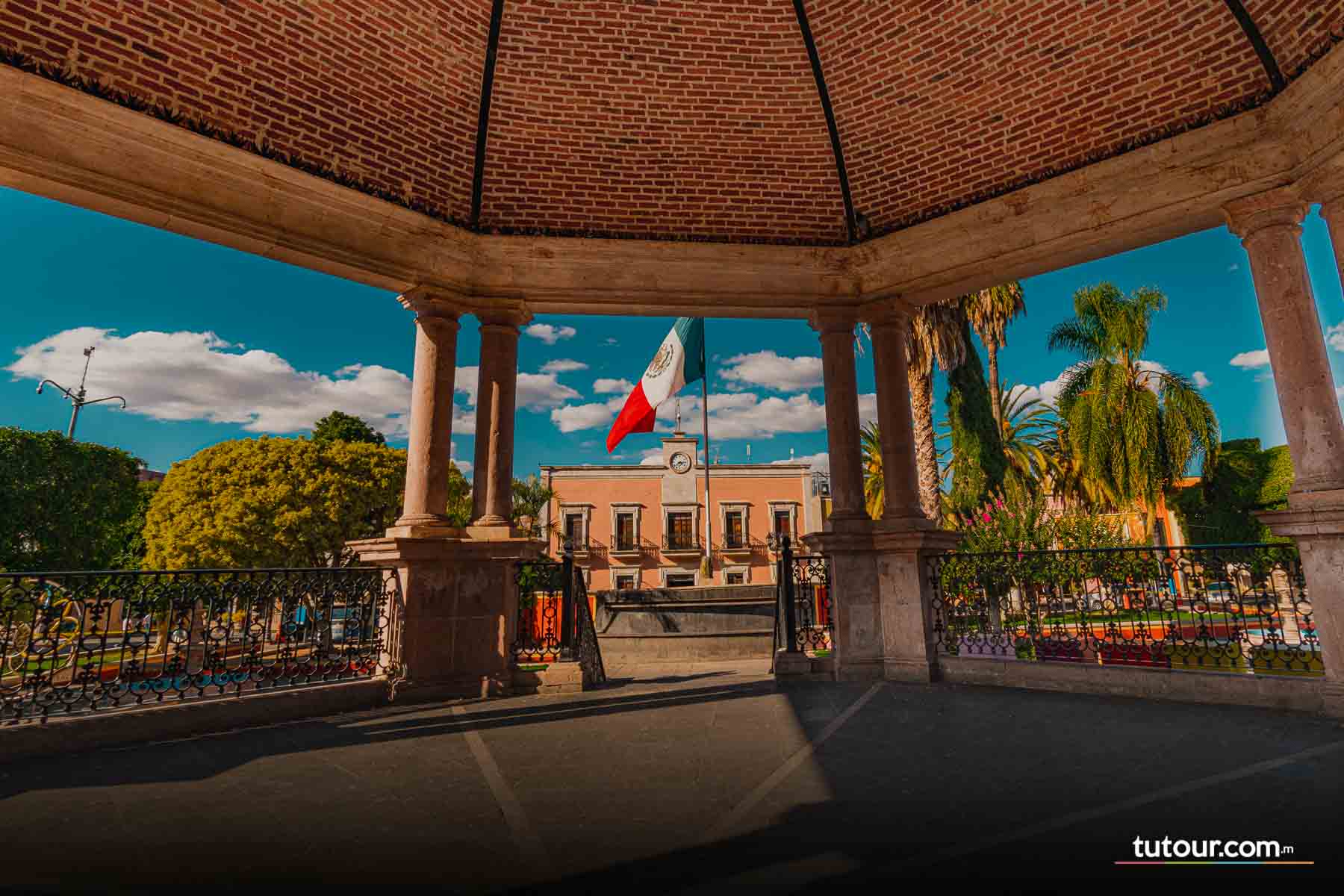 PLAZA PRINCIPAL- CALVILLO - AG